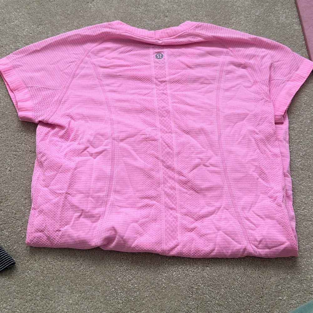 Swiftly Tech Short-Sleeve Shirt 2.0
Hip Length